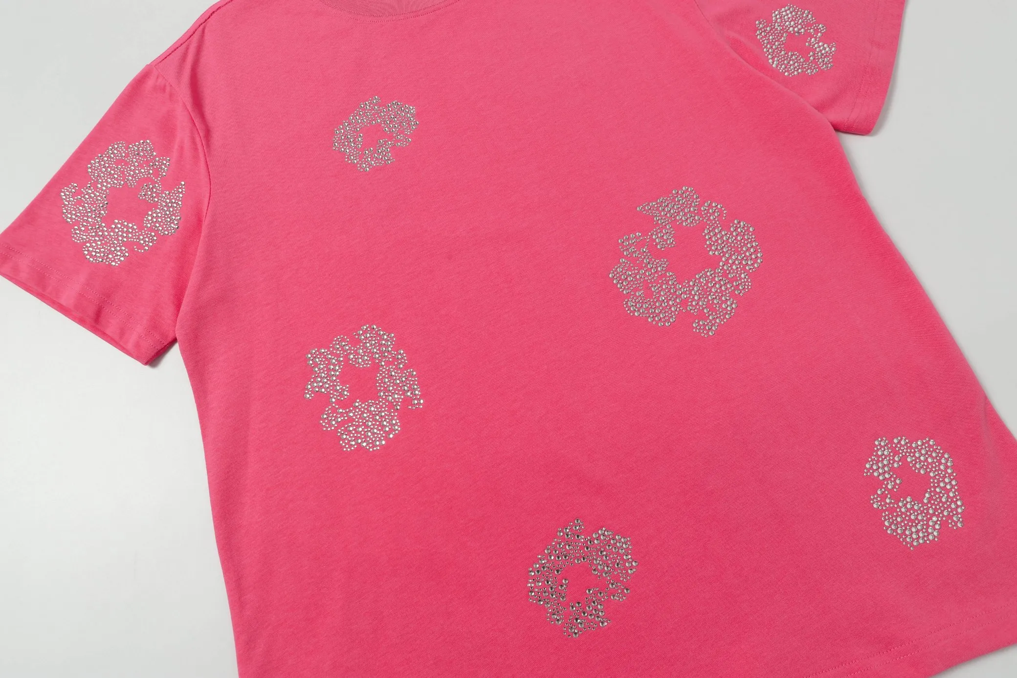 P104 205#DENIM TEARS Kapok European and American trendy brand high-quality crystal hot diamond short-sleeved suit Color: Black Gray Rose Red Size S-XL